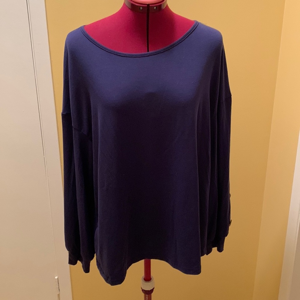 NWOT Nora Cora t-shirt with button detail on sleeves